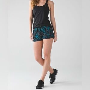 Lululemon Spring Break Away Short II
Palm Lace Tofino Teal Multi Size 10